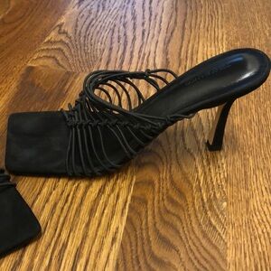 Like New Tony Bianco Black Sandal